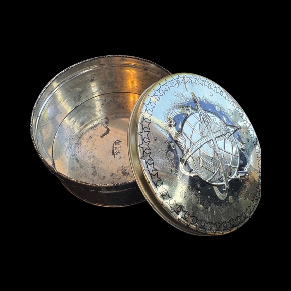 Vintage cookie Tin Spaceship Earth Planet satellite rocket - Picture 2 of 8